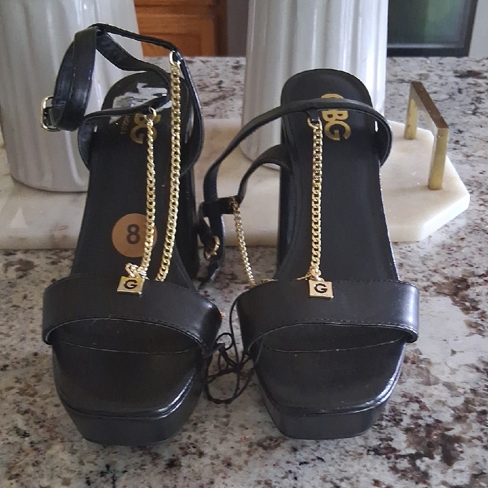 GBG Los Angeles Black and Gold Heels with Zipper Detail